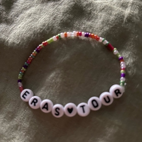 Taylor Swift Friendship bracelets—latest viral insta quote: “still Swift AF boi” - Picture 8 of 8